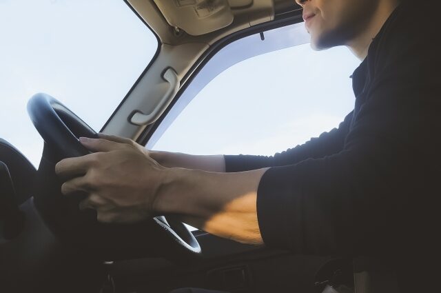 100万円以上稼ぐ 軽貨物ドライバーの特徴サムネイル